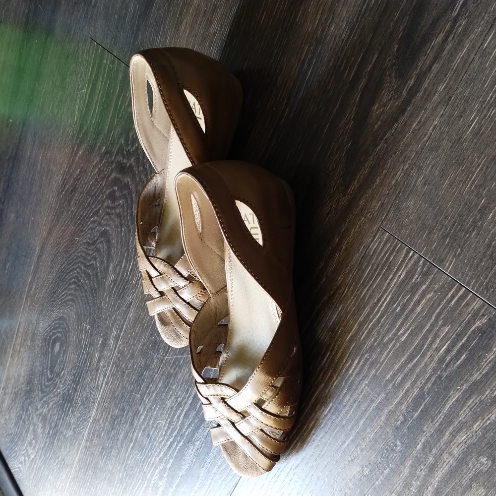 Naturalizer Women's Brown Woven Flats - Picture 2 of 6